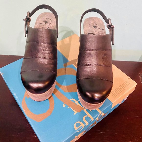 OTBT Black Journey Leather Clogs - New with Box - Picture 1 of 6